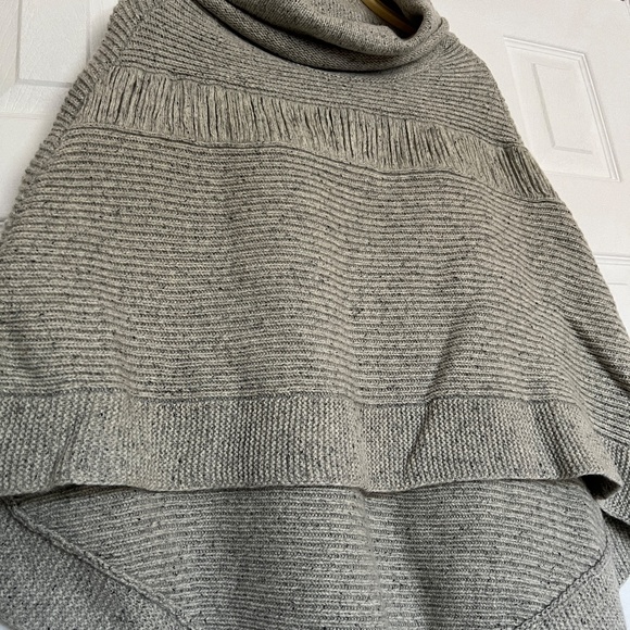 Smartwool Gray Poncho - SAMPLE NWT - Picture 2 of 6